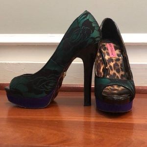 Betsy Johnson green with black lace heels